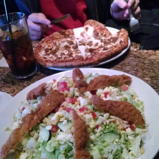 Photo taken at BJ&#39;s Restaurant &amp; Brewhouse by Dennis A. on 3/25/2014