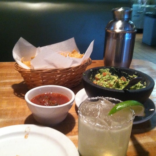Foto diambil di That Little Mexican Café oleh kelkel pada 10/5/2012
