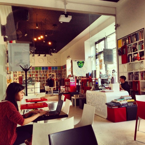 Photo taken at MiTo art café books by Jair L. on 3/18/2013