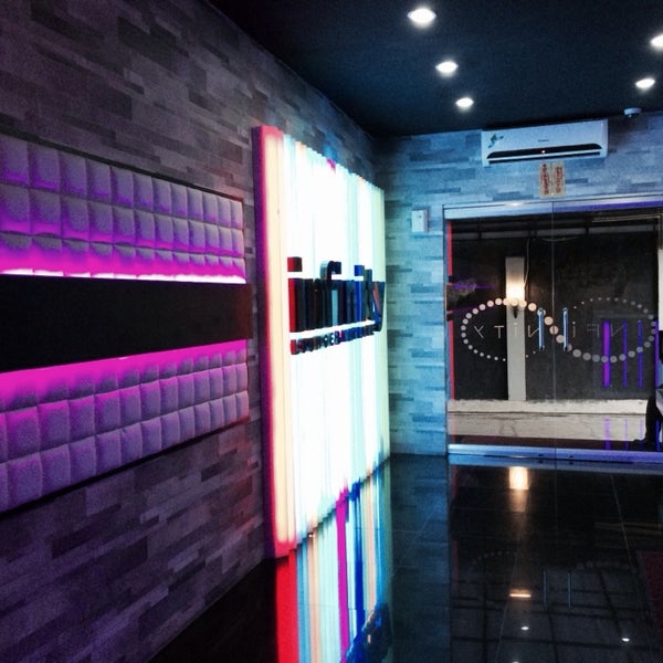 Infinity Lounge N Karaoke カラオケバー