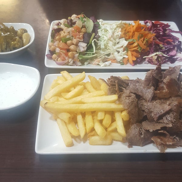 Photo taken at Oz Sofra Kebab by Rahsan A. on 2/1/2019