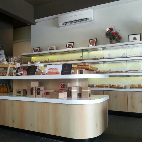 Das Foto wurde bei Love A Loaf Bakery &amp; Café von Yeoh am 6/21/2014 aufgenommen