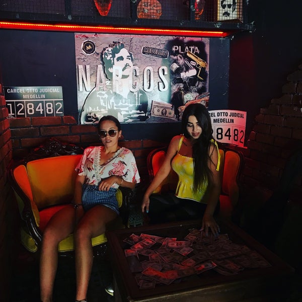 Foto diambil di Medellin Lounge Bar oleh Su Ö. pada 9/6/2019