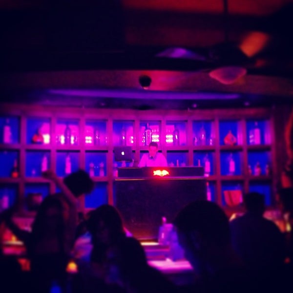 รูปภาพถ่ายที่ Blue Martini Lounge โดย Justin B. เมื่อ 4/13/2013