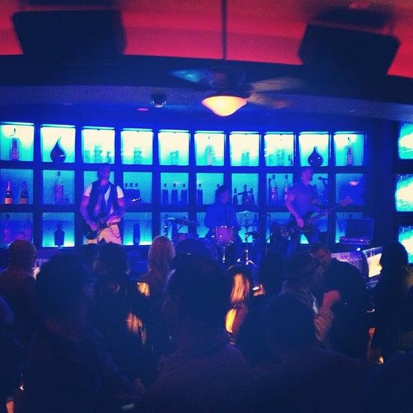 รูปภาพถ่ายที่ Blue Martini Lounge โดย Justin B. เมื่อ 1/12/2013
