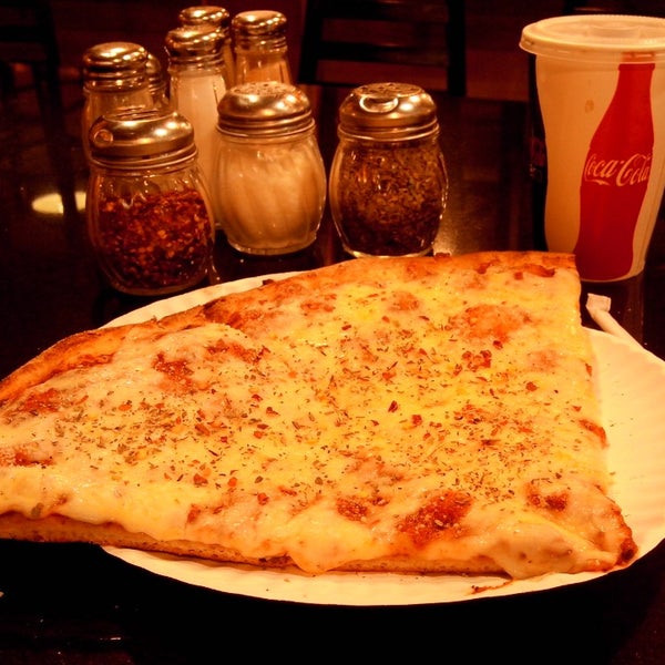 Foto diambil di Pizza Mercato oleh Pedro C. pada 10/9/2014