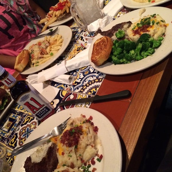 Photo taken at Chili&#39;s Grill &amp; Bar by Joshua S. on 3/18/2014