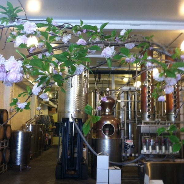 5/10/2014 tarihinde Katie B.ziyaretçi tarafından New Columbia Distillers'de çekilen fotoğraf
