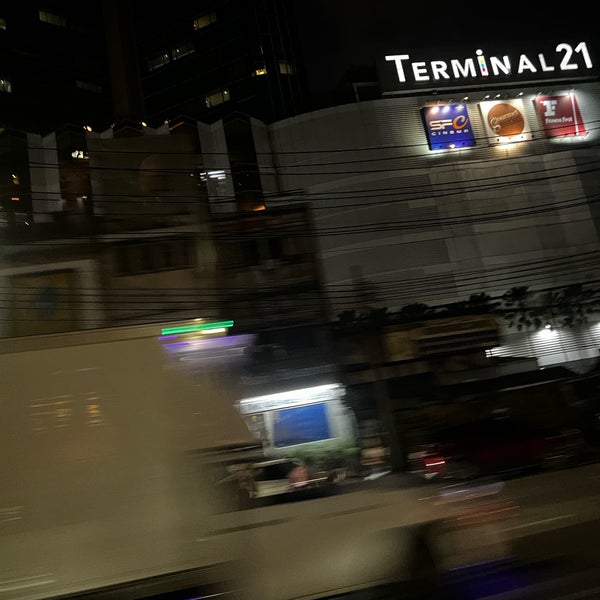 Foto tirada no(a) Terminal21 por Jina P. em 12/5/2023