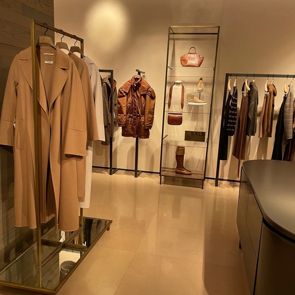 Photos At Max Mara 銀座 22 Visitors Photos At Max Mara 銀座 22 Visitors