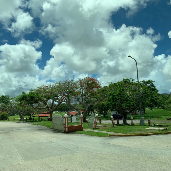 Foto diambil di Hilton Guam Resort &amp; Spa oleh Jina P. pada 5/29/2019