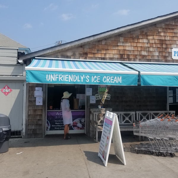 Unfriendly's Ice Cream Ice Cream Parlor in Bay Shore
