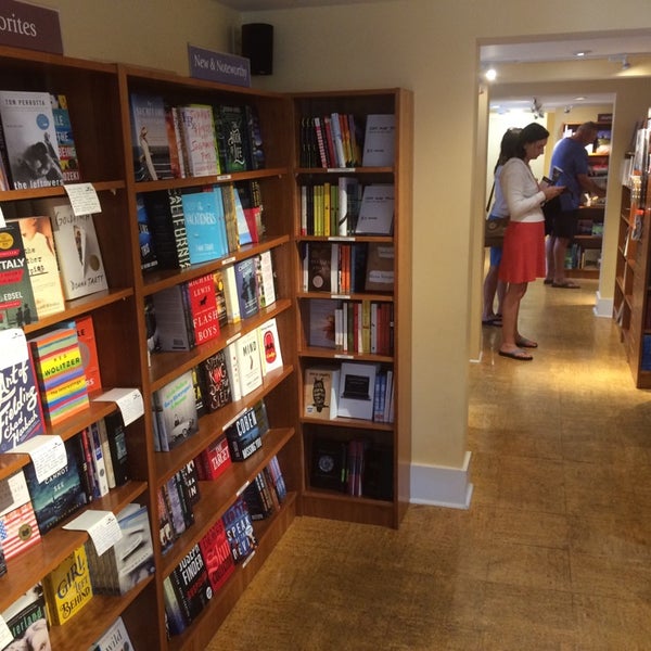 Great selection of beach reading novels and best sellers