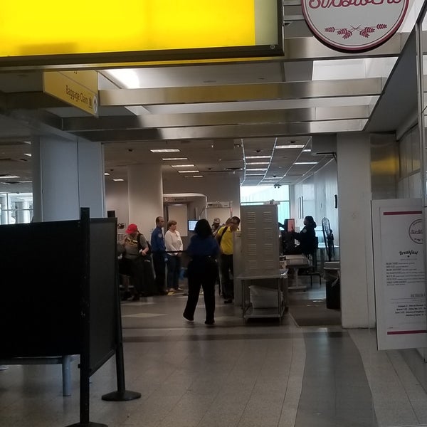 Photos At Tsa Security Screening Laguardia Airport East Elmhurst Ny