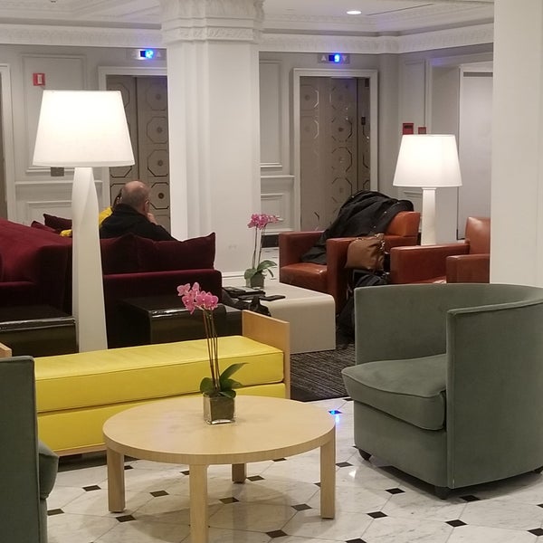 Foto diambil di Hamilton Hotel Washington DC oleh Jeffrey G. pada 11/14/2019