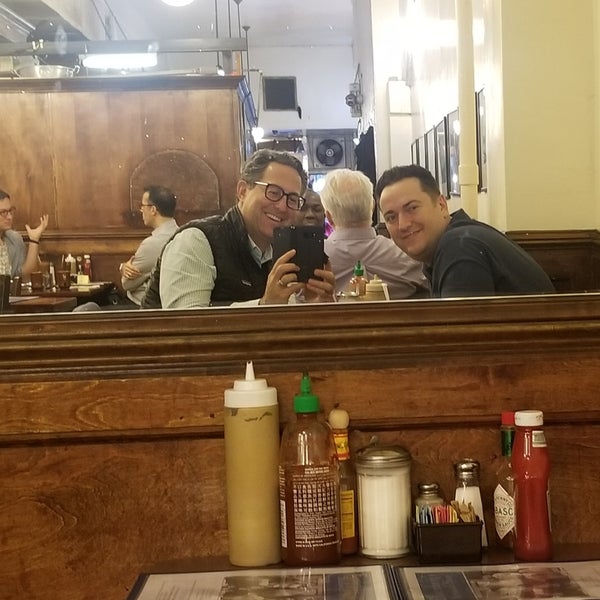 Foto tirada no(a) Eisenberg&#39;s Sandwich Shop por Jeffrey G. em 11/2/2018