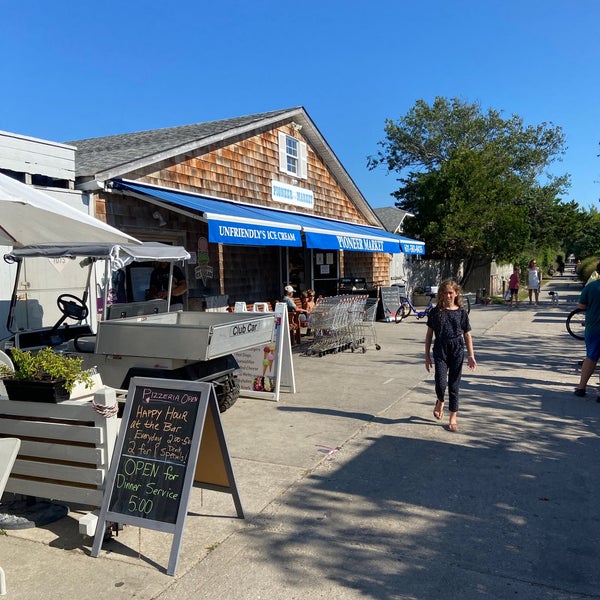 Unfriendly's Ice Cream Ice Cream Parlor in Bay Shore