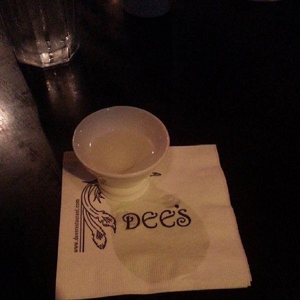 รูปภาพถ่ายที่ Dee&#39;s Mandarin &amp; Sushi Lounge โดย Darryl P. เมื่อ 8/1/2013