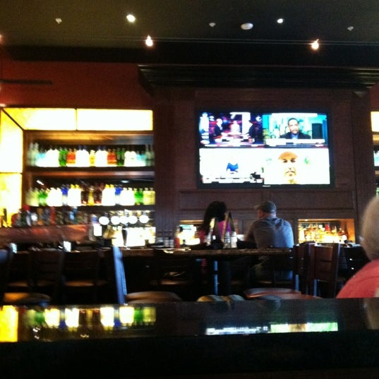 Foto diambil di BJ&#39;s Restaurant &amp; Brewhouse oleh jerry H. pada 10/23/2012