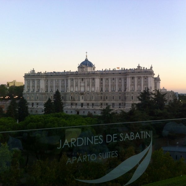 Das Foto wurde bei Apartosuites Jardines de Sabatini Madrid von Ana S. am 9/12/2014 aufgenommen
