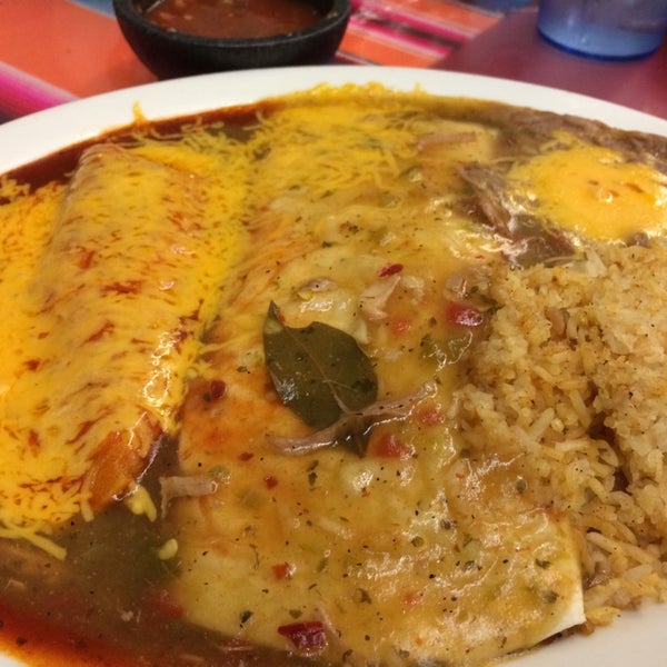 Das Foto wurde bei El Tepehuan Mexican Restaurant von Bryon M. am 10/8/2014 aufgenommen