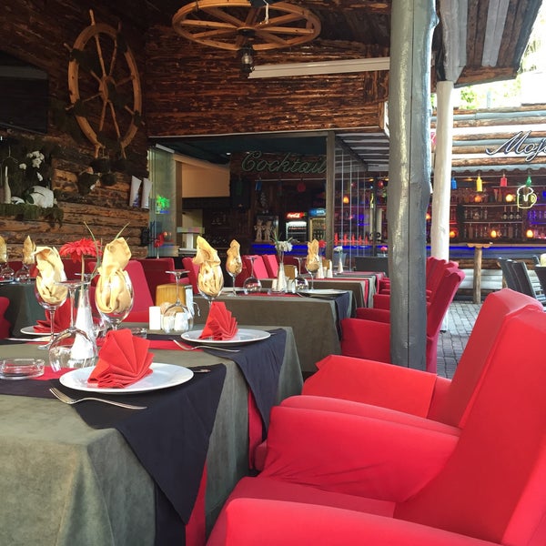 Foto tirada no(a) Çekmen Restaurant por Kristi N. em 5/16/2016