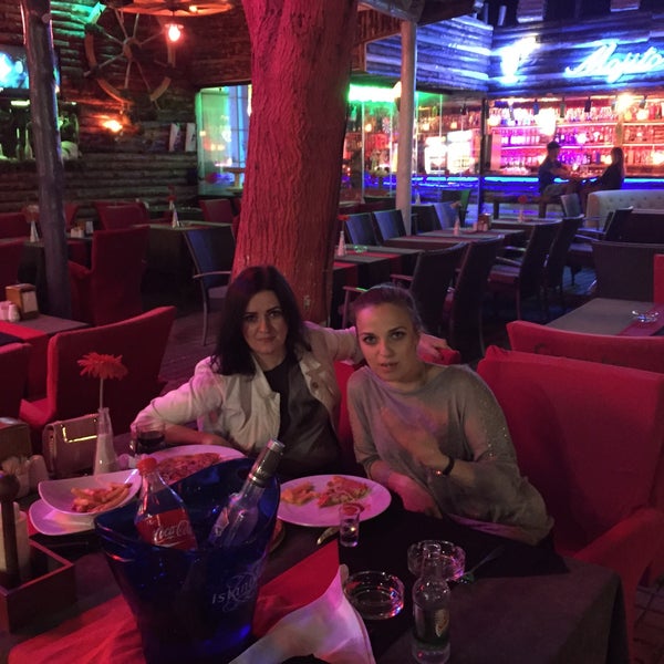 Foto tirada no(a) Çekmen Restaurant por Kristi N. em 5/16/2016