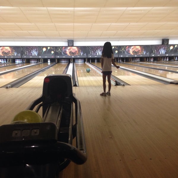 7/14/2014にDanielle G.がCordova Lanes Bowling Centerで撮った写真