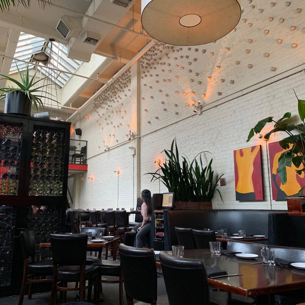 Das Foto wurde bei Essex Restaurant von Shih-ching T. am 5/9/2019 aufgenommen