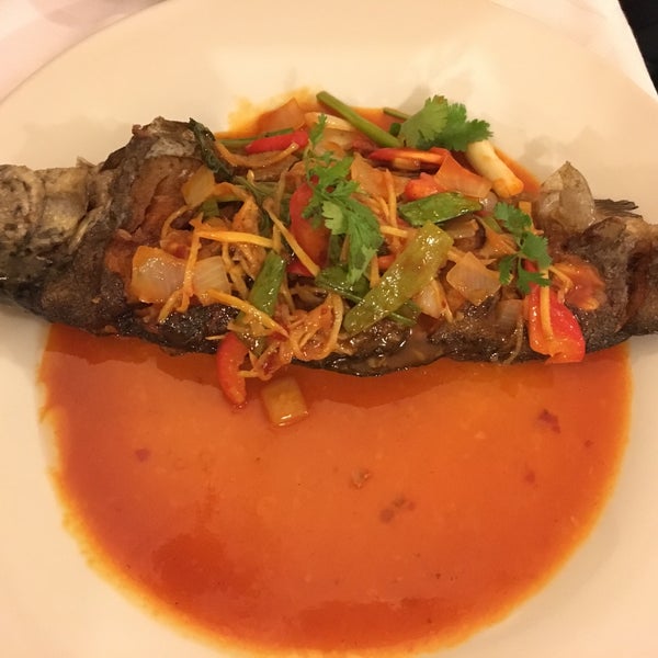 6/11/2016 tarihinde Ikki P.ziyaretçi tarafından Bangkok Thai Restaurant'de çekilen fotoğraf
