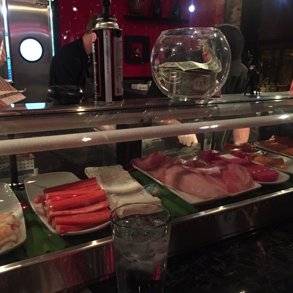Foto tirada no(a) Yosake Downtown Sushi Lounge por Tip I. em 3/22/2015