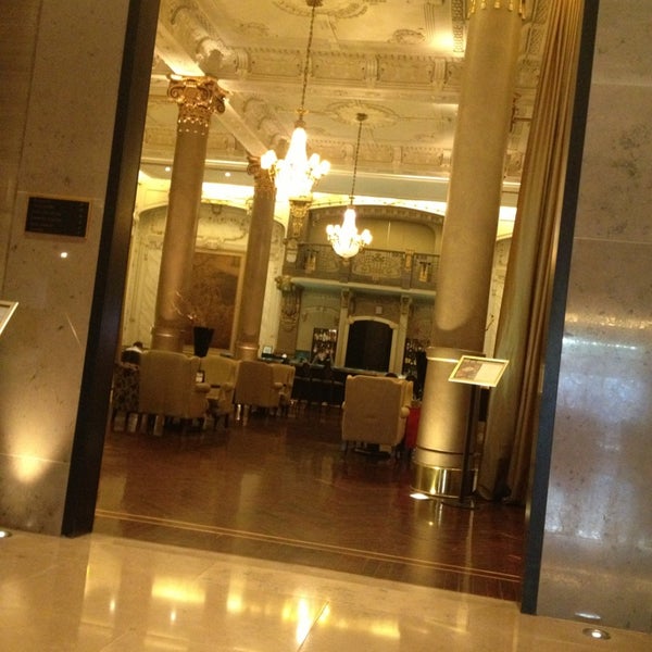 7/17/2013 tarihinde Antonio M. G.ziyaretçi tarafından Hotel Savoy'de çekilen fotoğraf
