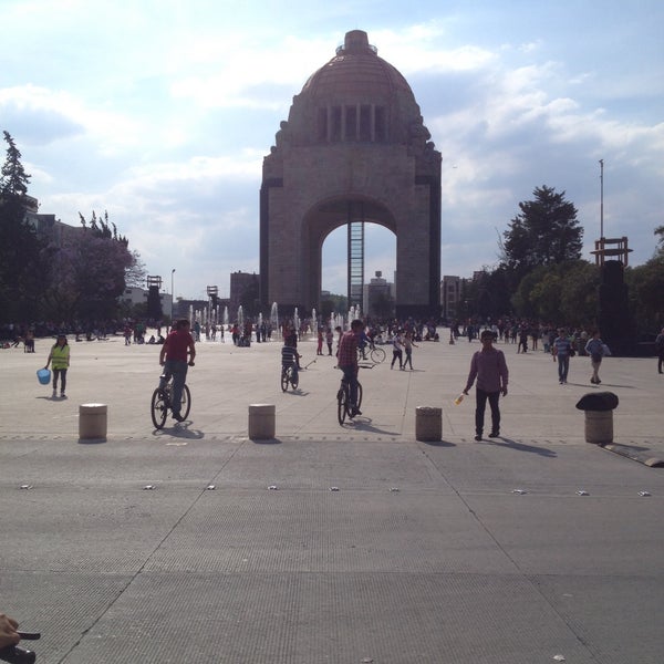 รูปภาพถ่ายที่ Monumento a la Revolución Mexicana โดย Alejandro C. เมื่อ 4/1/2015