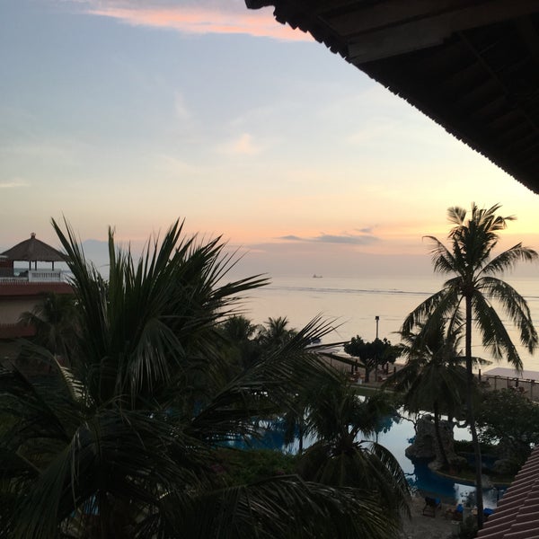 Снимок сделан в Grand Aston Bali Beach Resort пользователем Eva 9/28/2016