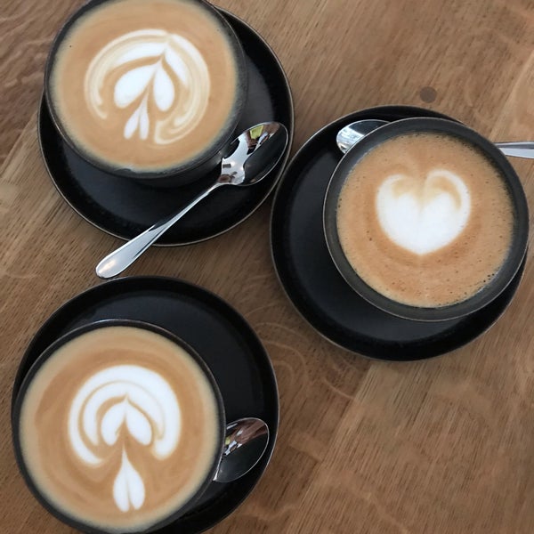 รูปภาพถ่ายที่ Coffee Circle Café โดย Melani K. เมื่อ 9/1/2019