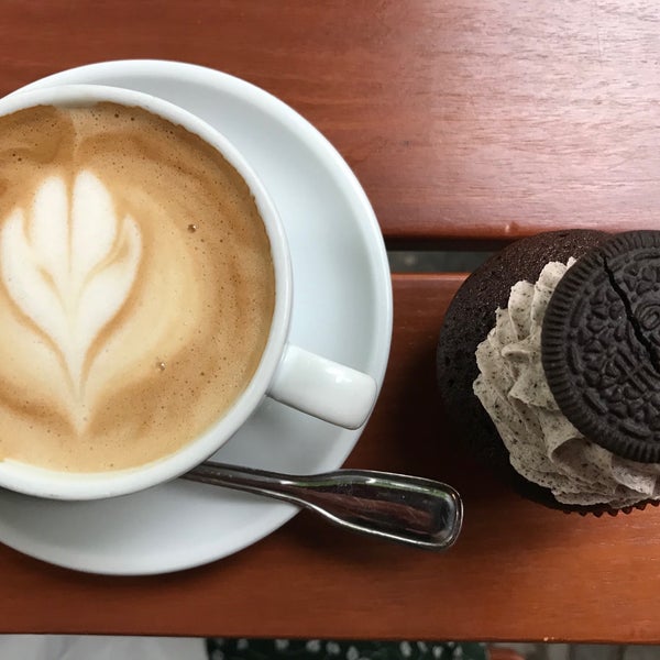 6/15/2020 tarihinde Melani K.ziyaretçi tarafından Cupcakeladen'de çekilen fotoğraf