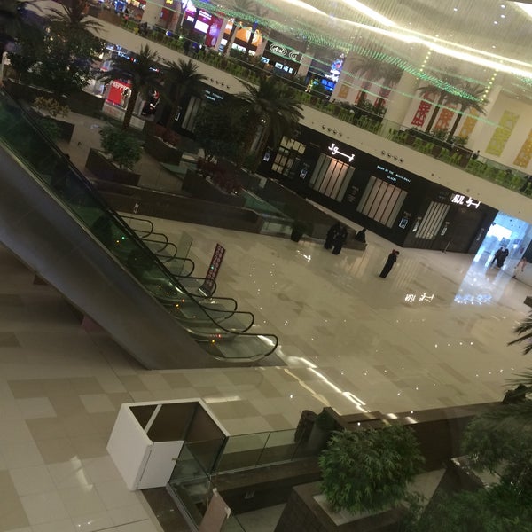 Снимок сделан в Al Nakheel Mall пользователем Khaled A. 4/21/2015