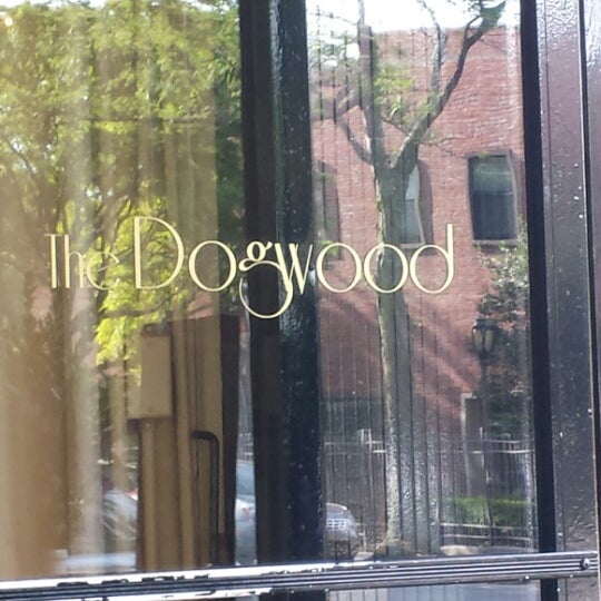 5/26/2014 tarihinde Rhoda T.ziyaretçi tarafından The Dogwood'de çekilen fotoğraf