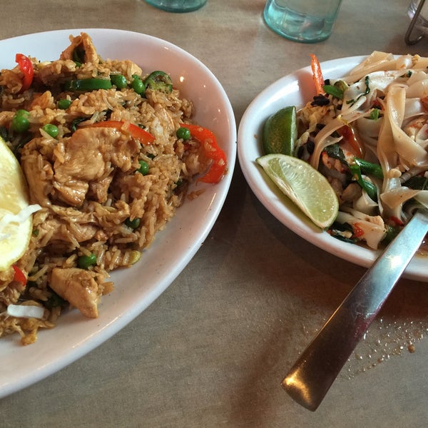 2/10/2015 tarihinde Serge N.ziyaretçi tarafından Lulu&#39;s Thai Noodle Shop'de çekilen fotoğraf