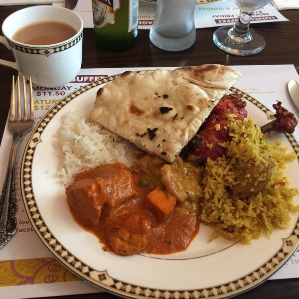 รูปภาพถ่ายที่ Swagat Fine Indian Cuisine โดย Serge N. เมื่อ 7/28/2017
