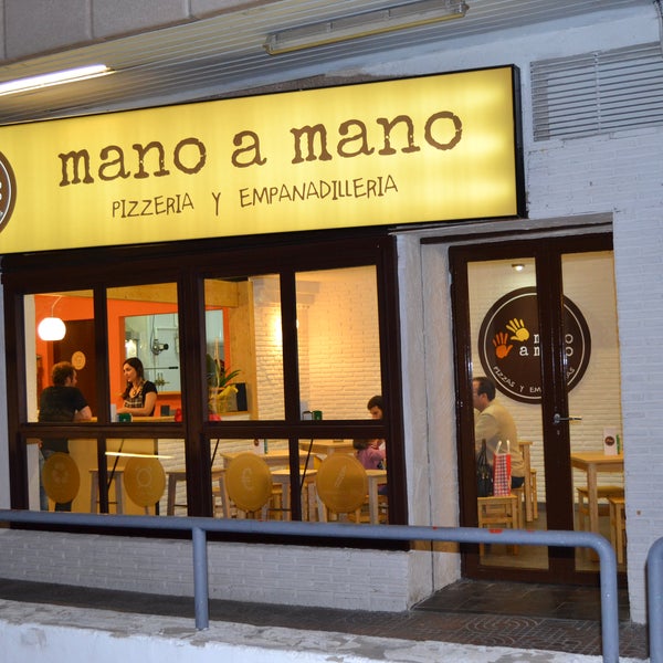 Foto diambil di Mano a Mano - Pizzas y empanadillas oleh Mano a Mano - Pizzas y empanadillas pada 2/21/2014
