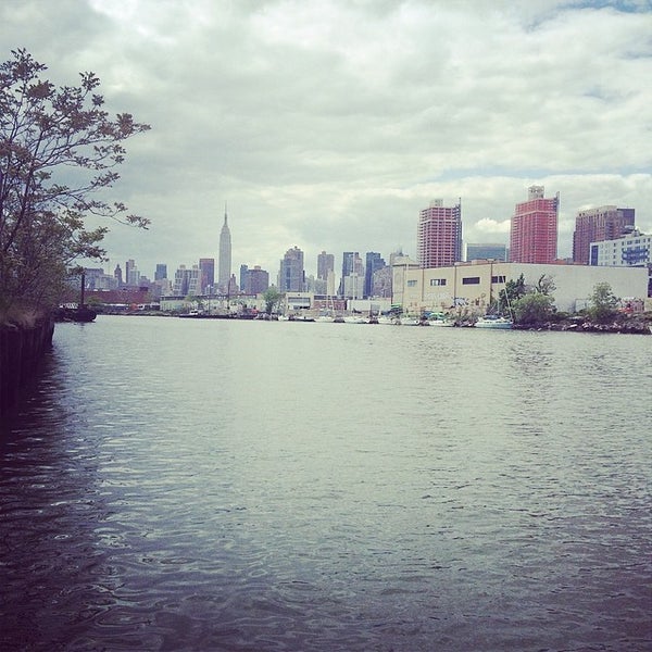 Foto tirada no(a) North Brooklyn Boat Club por Pete B. em 5/18/2014
