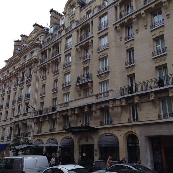 Das Foto wurde bei Hôtel Montalembert von Allison D. am 10/22/2013 aufgenommen