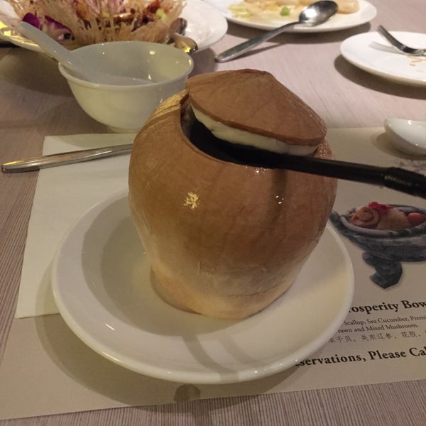 Photo taken at Jin Shan Restaurant by Lozhka L. on 8/12/2015