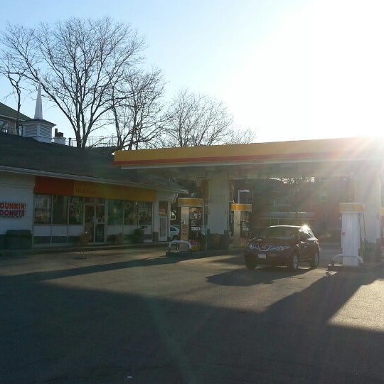 Shell Fuel Station in Cambridge