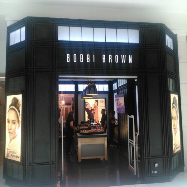 Browns магазин. Bobbi Brown Атриум этаж. Магазин Bobbi Brown в Ереване.