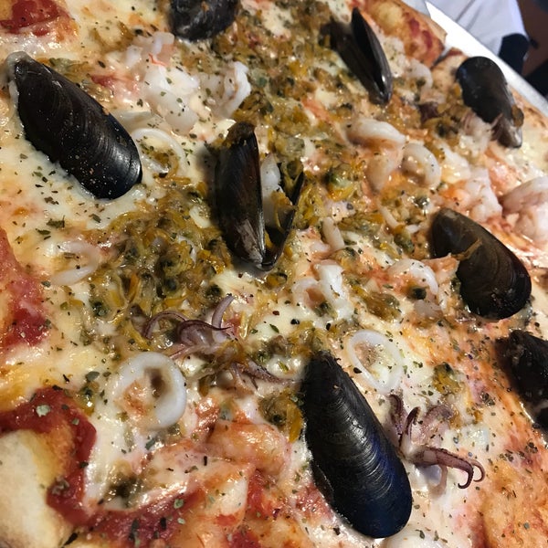 Das Foto wurde bei Rico&#39;s Pizzeria von Tuğçe U. am 6/10/2018 aufgenommen
