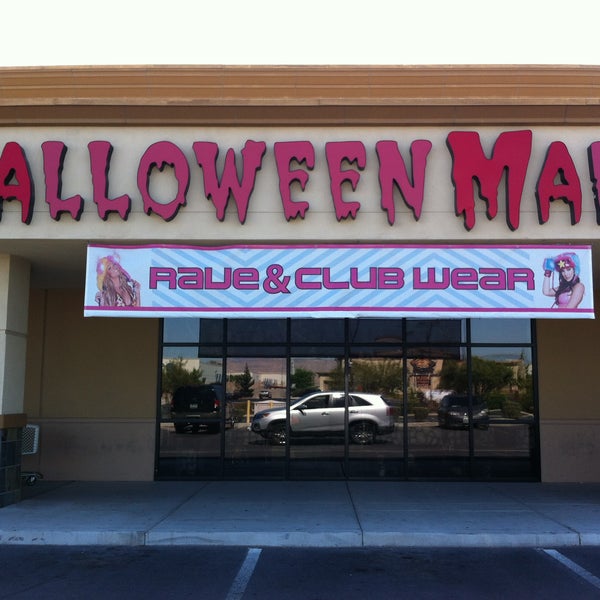 2/21/2014에 HalloweenMart - Your Year Round Costume and Prop Shop!님이 HalloweenMart - Your Year Round Costume and Prop Shop!에서 찍은 사진