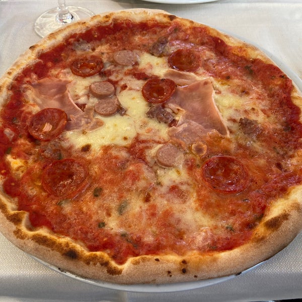 Foto scattata a Ristorante Pizzeria Trattoria La Carabaccia da Martin C. il 7/7/2021