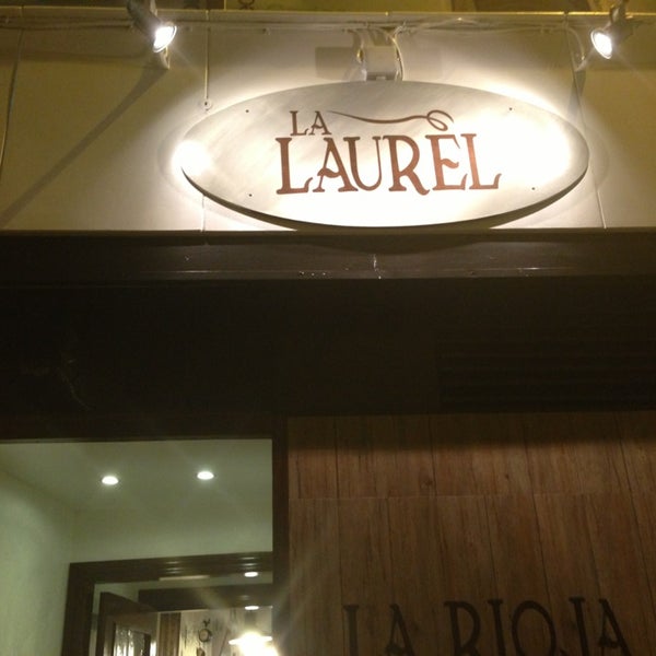 Снимок сделан в Bar La Laurel пользователем Raul B. 1/18/2013